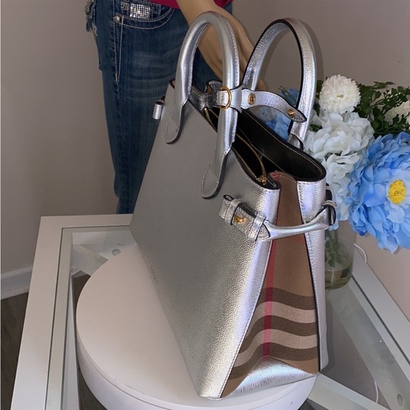Authentic Burberry bag - Picture 1 of 16